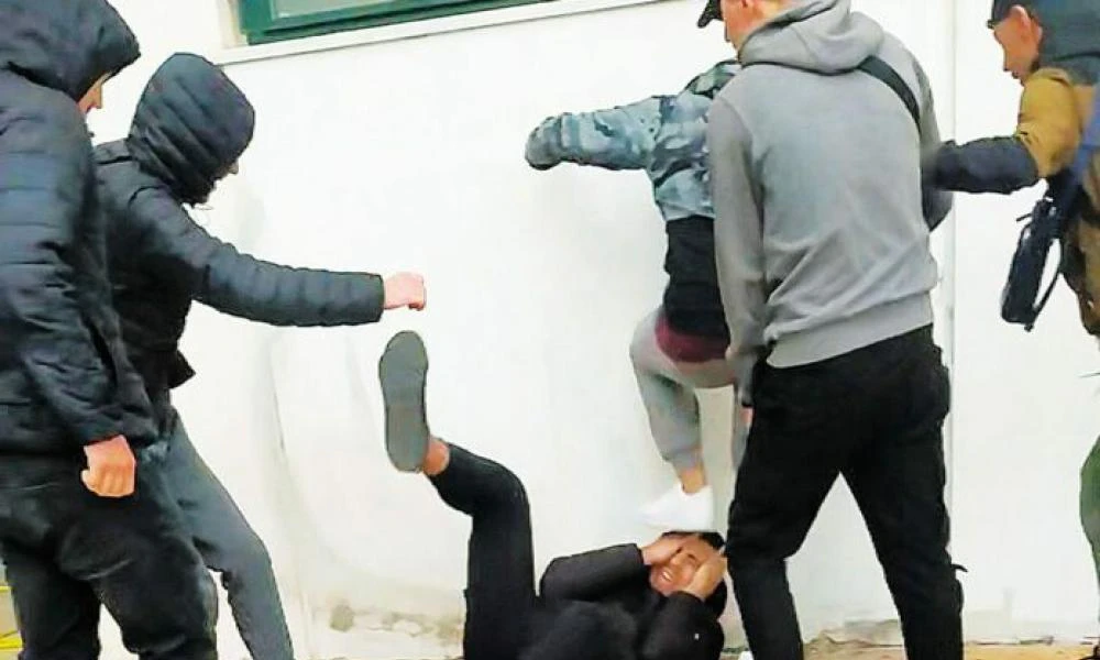 Σοκ στο Βόλο: Μαθητής με αναπηρία έπεσε θύμα άγριου ξυλοδαρμού- Τον χτύπησαν με κλοτσιές και γροθιές